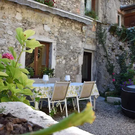 Holiday home La Maison Bleue Rossillon