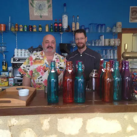La Maison Bleue Couette-café Saint-Victor-des-Oules